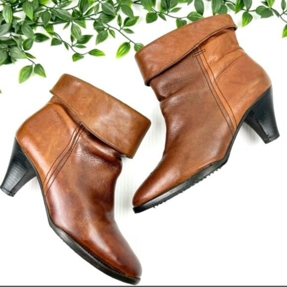 Frye Lisa Women's Foldover Short Boot Brown Leather Heeled Booties 7.5 - Picture 14 of 14